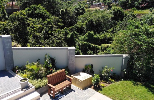 Doonside Bed & Breakfast | Blue bird 3 guest house, relaxing safe secure suite 5 min to beach