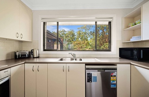 Terrigal House | “Blue Bird” – Oceanview, Spa & Games Room