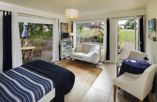 Oneroa House | Blue Birds