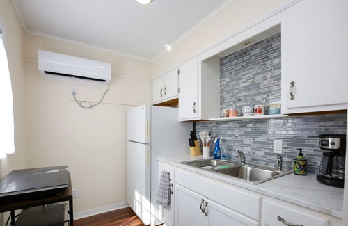Gulf Breeze Cottage | Blue Breeze Cottage: Pet-Friendly, Park Your RV!