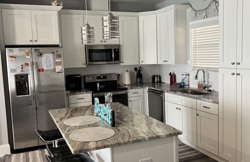Magnolia Bluffs House | Blue Breeze | Cozy 3BR Retreat with Fenced Yard & Beach Gear Credit