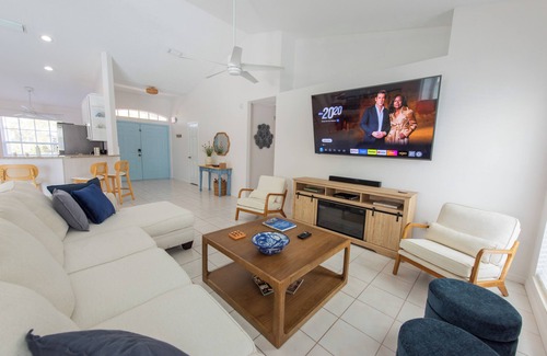 Florida Ridge House | Blue Breeze Retreat: 4B House with Pool, BQ & Game Room in Vero Beach