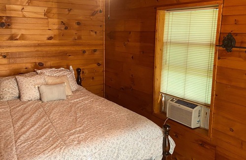 Bruno Resort | Blue Clouds Ozarks Resort - The Log Cabin/ Honeymoon Suite