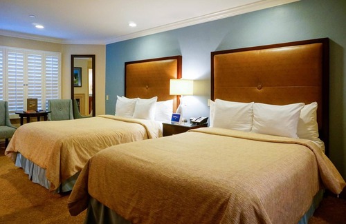 San Simeon Hotel | Blue Dolphin Inn