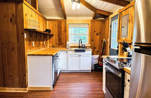 Highlands House | Blue Door Bungalow of Highlands