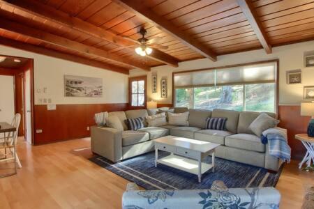 Oakhurst House | Blue Door Cottage 12 miles to Yosemite Bbq