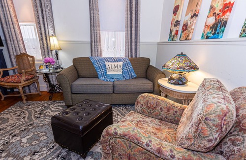 Alma Apartment | Blue Door Inn- Suite Three