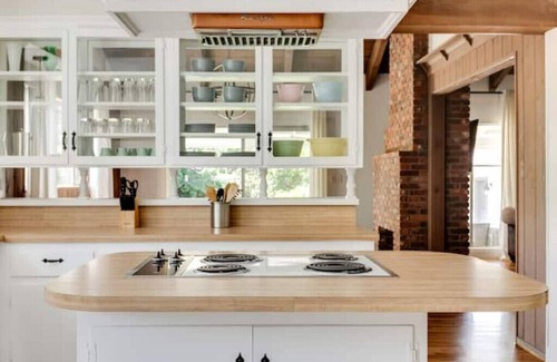 Valley Glen House | Blue Door Oasis -5 min to Universal & Hollywood