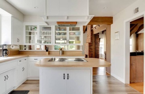 Valley Glen House | Blue Door Oasis -5 min to Universal & Hollywood