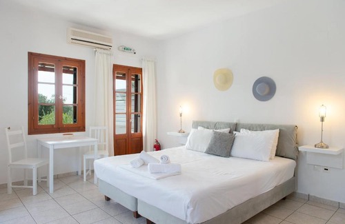 Platis Gialos Apartment | Blue Fish