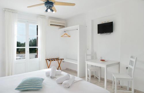 Platis Gialos Apartment | Blue Fish