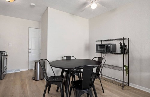 Peoria Heights House | Blue Haven at Hines | Stylish 2BD Stay | Peoria Heights