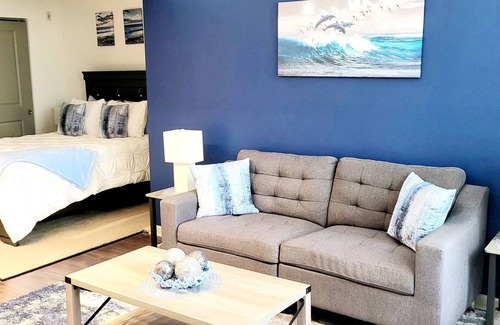 Potomac West Apartment | Blue Haven~Free Garage Parking/Min To New Metro/OldTown/DCA/DC/Free Wifi/Pool