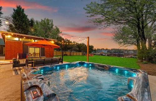 Mayhew House | Blue Haven w/Game Room, Hot Tub & Optional Boat Rental