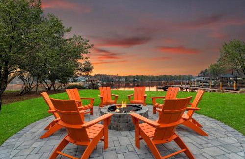 Mayhew House | Blue Haven w/Game Room, Hot Tub & Optional Boat Rental