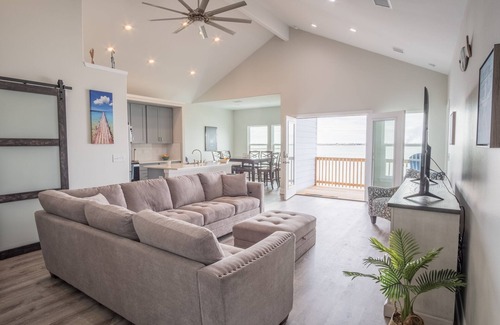 Rockport House | Blue Haven - Waterfront Home Heated Pool & Private Fishing Pier