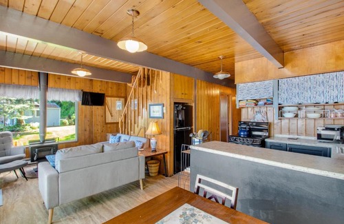 Oak Harbor House | Blue Heron Cottage