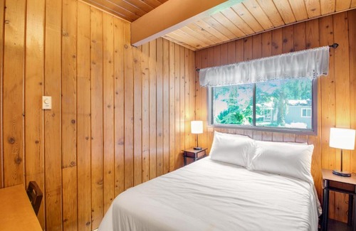 Oak Harbor House | Blue Heron Cottage