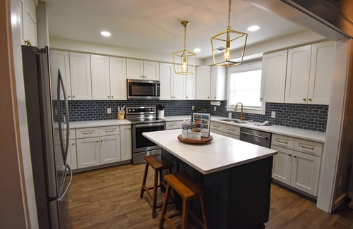 Southmont House | Blue Heron Haven on High Rock Lake - Hot Tub on Dock- Lakeside Firepit & Arcade!