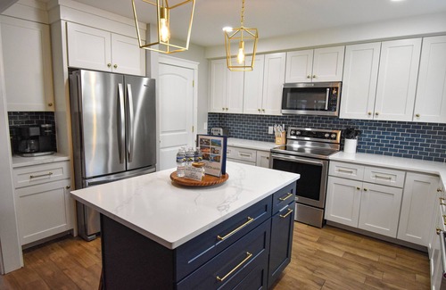 Southmont House | Blue Heron Haven on High Rock Lake - Hot Tub on Dock- Lakeside Firepit & Arcade!
