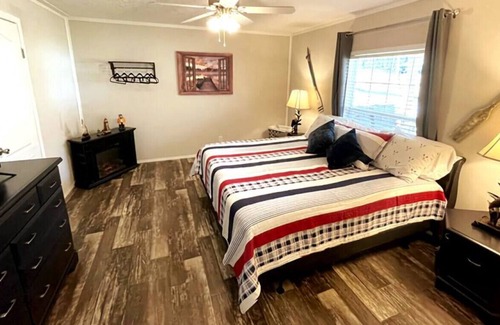 Eatonton House | Blue Heron Hideaway 3 bd 2ba with Private Dock & Sunset Views, pet friendly.