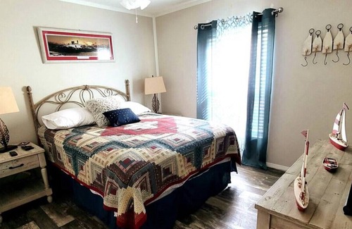 Eatonton House | Blue Heron Hideaway 3 bd 2ba with Private Dock & Sunset Views, pet friendly.
