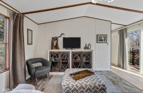 Uncertain House | Blue Heron Lakefront, Caddo Late