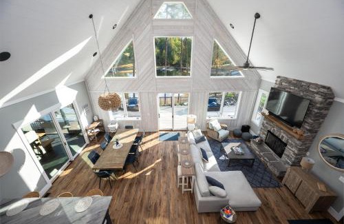 Lake Norman of Catawba House | Blue Heron by AvantStay Lakefront Dock Pool Theater Sleeps 22