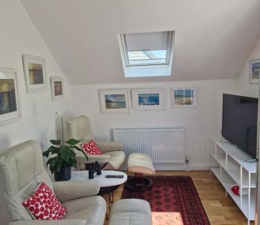 Maenporth Apartment | Blue Hills Luxury Apartment, Bay Front with Parking