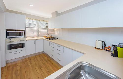 Broadwater House | Blue Horizon 3BR Beach Retreat