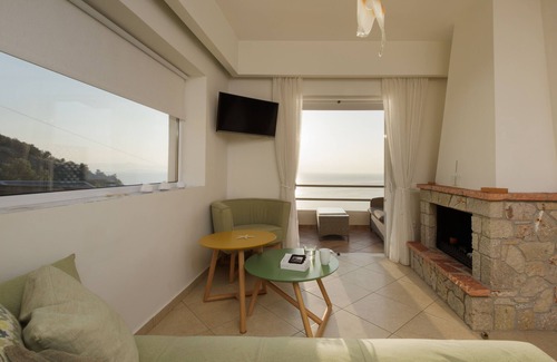 Astros Apartment | Blue Horizon -Emerald Sea View Suite