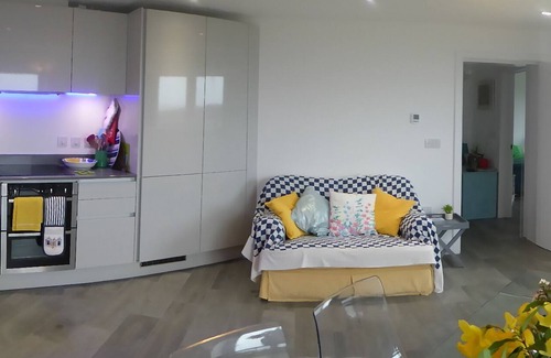 Wyke Regis House | Blue Horizons with uninterrupted Panoramic sea views 2 mins walk from beach