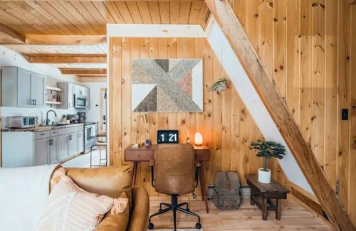 Jay Ski Chalet | Blue Hour Hot Tub | Dog Friendly | AC Mini Split
