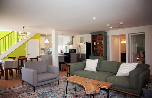 Picton Cottage | Blue House on Kelly - 10 Minutes from the Sandbanks Provincial Park!