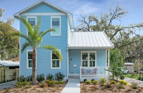 Downtown Historic District House | Blue House, Prime Location, Family Amenities, BBQ!