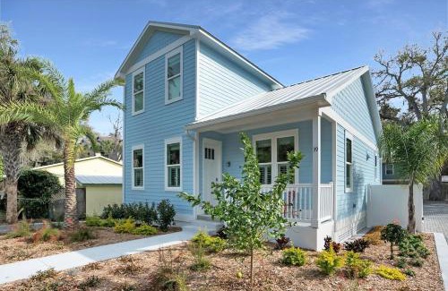 Downtown Historic District House | Blue House, Prime Location, Family Amenities, BBQ!