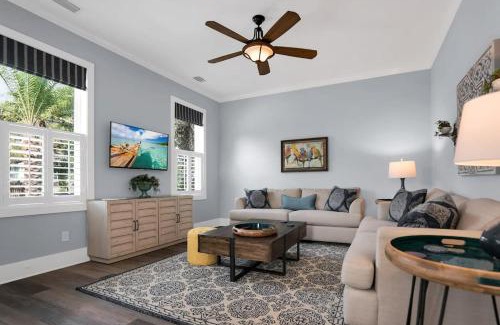 Downtown Historic District House | Blue House, Prime Location, Family Amenities, BBQ!