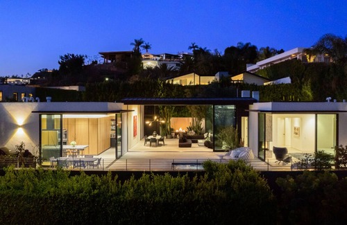 The Bird Streets Villa | Blue Jay Hill - Epitome of Luxury Living With Panoramic Jetliner Views