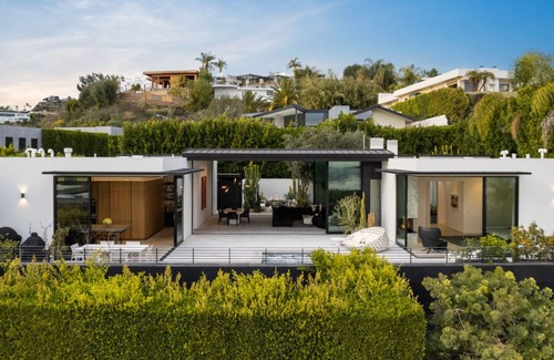 The Bird Streets Villa | Blue Jay Hill - Epitome of Luxury Living With Panoramic Jetliner Views
