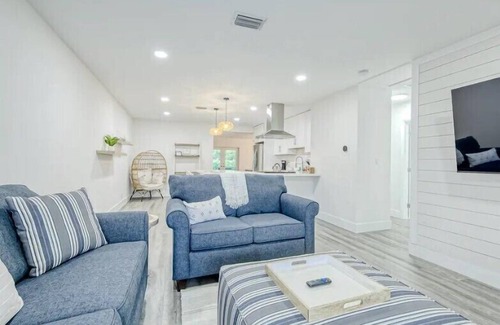 Deerfield Beach Villa | Blue Jewel - Coastal retreat by the beach with private patio including foosball