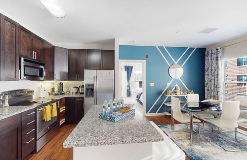 Malden Apartment | Blue King & Queen Near Train.
