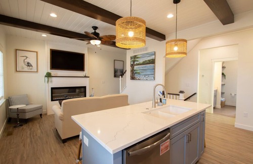 Celina Cottage | Blue Lagoon: 3 bed/2 bath Lakeside Cottage!
