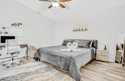 Bearss Plaza House | Blue Lagoon