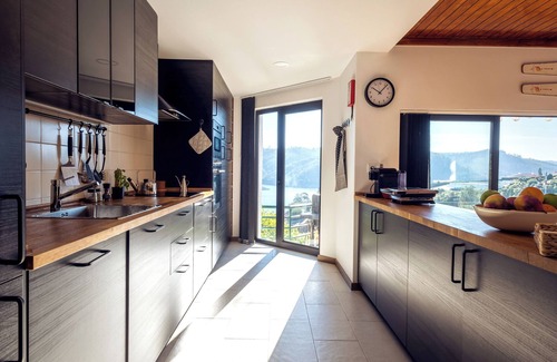 Ferreira do Zezere Villa | Blue Lake House - Stunning Views, Pool, Sauna and Gym