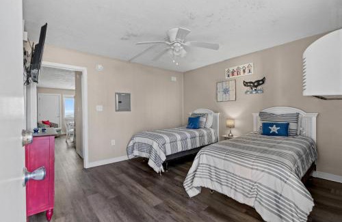 North Myrtle Beach Apartment | Blue Mist Villas Unit 201 offers King Bed Suite and Beach front Balcony in Cherry Grove