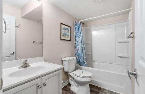 North Myrtle Beach Apartment | Blue Mist Villas Unit 201 offers King Bed Suite and Beach front Balcony in Cherry Grove