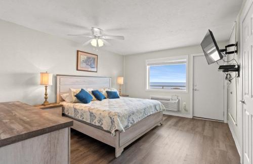 North Myrtle Beach Apartment | Blue Mist Villas Unit 301 is a 3rd Floor Oceanfront Condo in Cherry Grove NMB