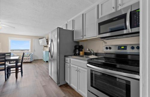 North Myrtle Beach Apartment | Blue Mist Villas Unit 302 is a 3rd Floor Condo on the Oceanfront in Chery Grove