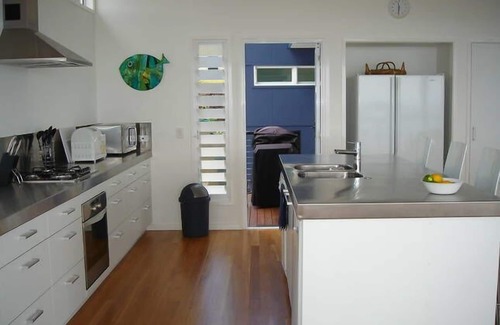Brisbane Waterfront House | Blue Moon Beach House. Fabulous views. Free Wifi. Airconditioned bedrooms.