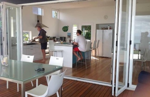 Brisbane Waterfront House | Blue Moon Beach House. Fabulous views. Free Wifi. Airconditioned bedrooms.